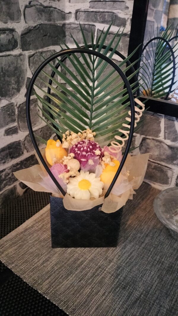 Bouquet sac à main à la violette